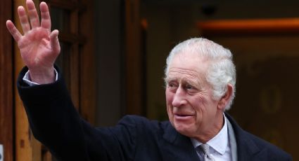 El rey Carlos III asiste a un servicio religioso en Sandringham mientras sigue bajo tratamiento por cáncer