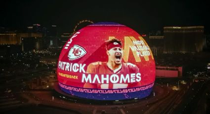 La esfera gigante de Las Vegas se pinta de rojo para honrar a los Campeones Chiefs y al MVP Mahomes