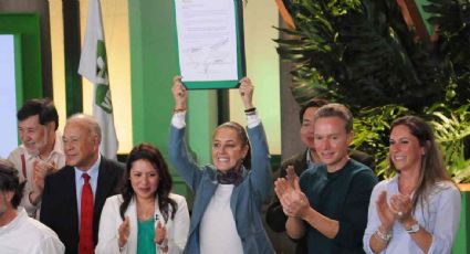 Sin discurso, Sheinbaum recibe constancia como candidata presidencial del Partido Verde