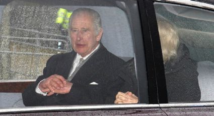 El rey Carlos III regresa a Londres tras refugiarse en su casa de campo luego de ser diagnosticado con cáncer