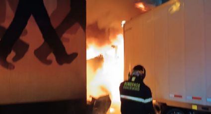 Choque de un tráiler contra la estación San Lázaro del Metrobús provoca un incendio; hay dos heridos