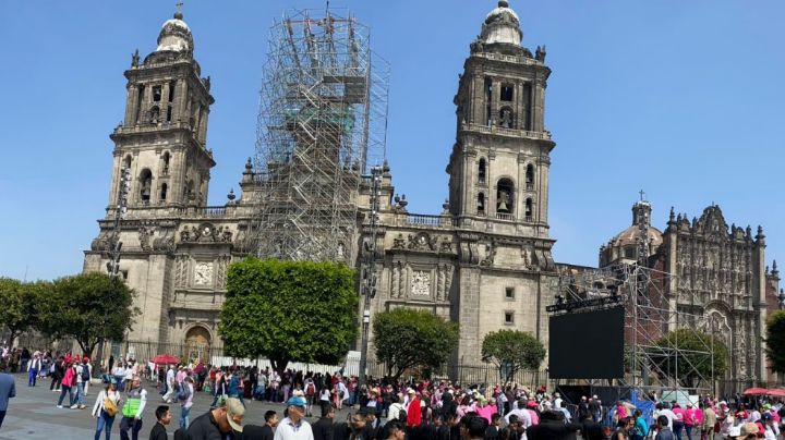 Campanadas de la Catedral suenan por 10 minutos durante el discurso de Lorenzo Córdova en el Zócalo de la CDMX