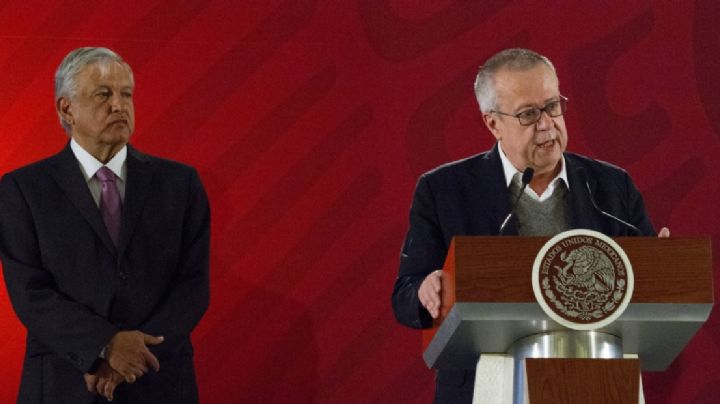 AMLO lamenta el fallecimiento de Carlos Urzúa y se lanza contra la oposición: "Es muy vil que sospechen de nosotros"
