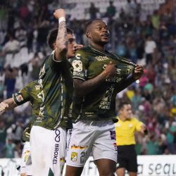 ¡Milagroso! El León araña el triunfo con gol de último minuto ante el San Luis pese a jugar con 10 hombres