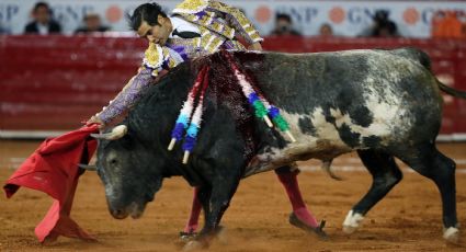 El torero Diego San Román triunfa en la sexta corrida de la temporada en la Plaza México