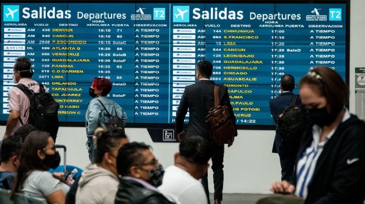 Pantallas de la Terminal 2 del AICM fallan de nuevo; usuarios se quedan sin información de sus vuelos