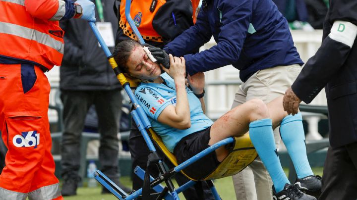 Árbitra asistente del Betis-Athletic choca con una cámara de televisión y es trasladada al hospital