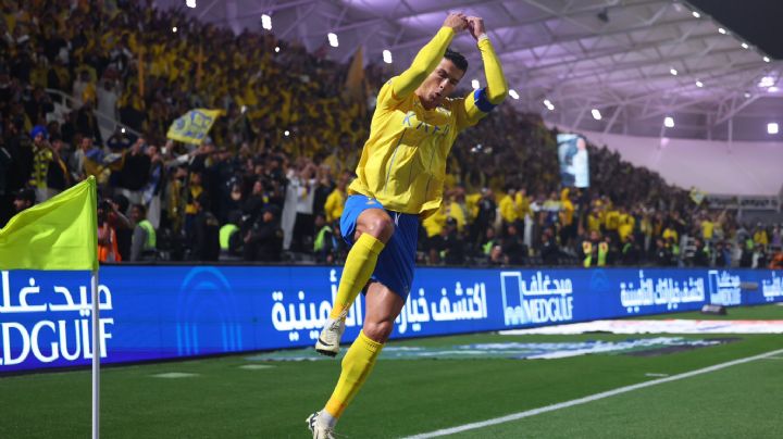 Cristiano Ronaldo anota de penalti y el Al-Nassr se acerca a cuatro puntos del líder en la liga árabe