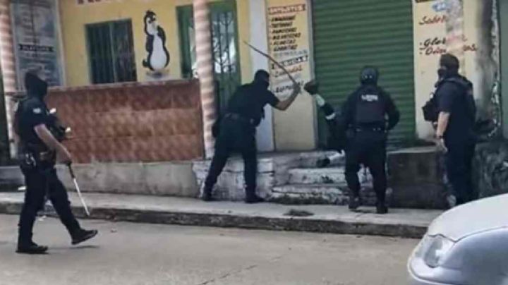Investigan en Veracruz a policías que golpearon a esposa e hijo de periodista en Acayucan