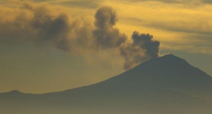 Suspenden operaciones en el aeropuerto de Puebla por la caída de ceniza del volcán Popocatépetl