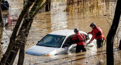 Fuertes tormentas en el norte de California inundan calles, derriban árboles y dejan a 200 mil personas sin electricidad