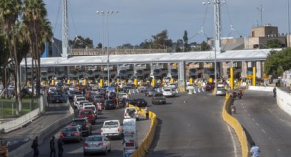 Fallas en el puente aduanero de Nuevo Laredo ocasionan que más de 6 mil camiones de carga queden varados