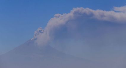 Suspenden operaciones en el aeropuerto de Puebla debido a la caída de ceniza del volcán Popocatépetl