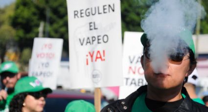 Protestan en la Cámara de Diputados contra la reforma de AMLO para prohibir los vapeadores en México