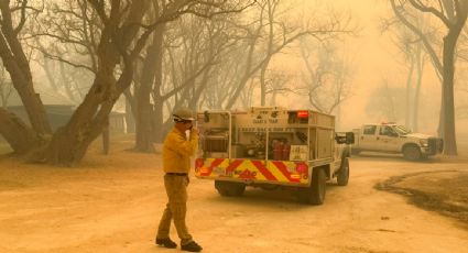 Fuerte viento y altas temperaturas agravan el mayor incendio forestal en la historia de Texas