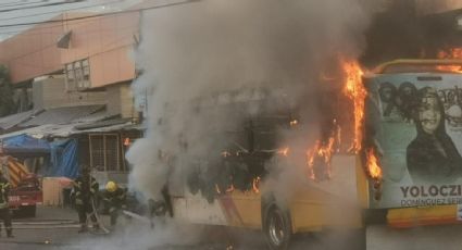 Hombres armados incendian un camión del transporte público en Acapulco