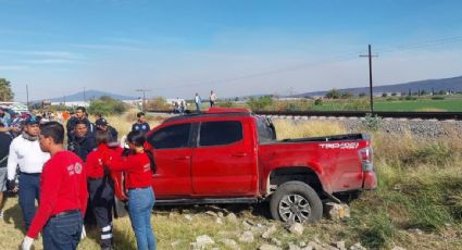 Cinco personas mueren en Michoacán al ser impactada su camioneta por un tren mientras intentaban ganarle el paso