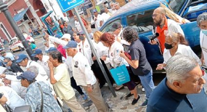 Extrabajadores portuarios corren al hijo de Dante Delgado de su conferencia en Veracruz