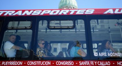 Choferes de autobuses en Argentina paran labores en reclamo de aumentos salariales; gobierno de Milei advierte sanciones