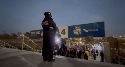 ¡Se dieron con todo! Aficionados de Cruz Azul pelean con elementos de seguridad privada afuera del Estadio Cuauhtémoc