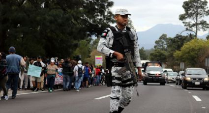 Bloquean la autopista México-Cuernavaca para exigir ayuda para sofocar el incendio en el corredor biológico Ajusco Chichinautzin