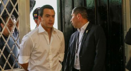 Referéndum en Ecuador: Noboa acude a votar escoltado por policías, militares y su cuerpo de seguridad