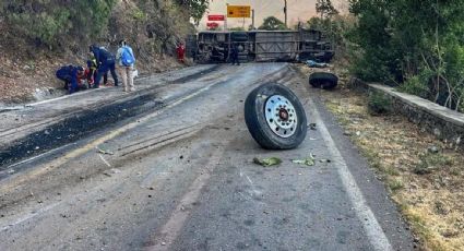 Volcadura de autobús que transportaba a peregrinos deja al menos 14 muertos y 31 heridos en una carretera del Edomex