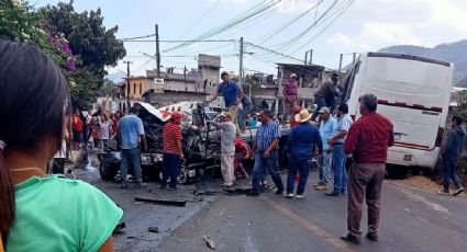 Hay cuatro personas muertas por el choque en el Edomex de un autobús de peregrinos