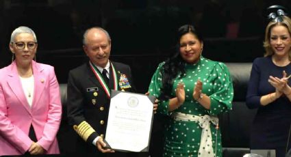 Senado entrega al secretario Rafael Ojeda la medalla "Armada de México"