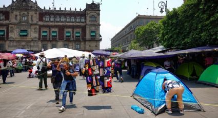 Maestros de la CNTE comienzan a llegar al Zócalo capitalino, donde instalarán un plantón para exigir atención a sus demandas laborales