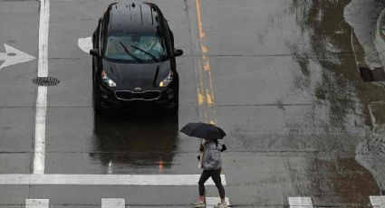 Tormentas vuelan ventanas y dejan a casi 900 mil hogares sin luz en Houston; advierten de inundaciones y posibles tornados