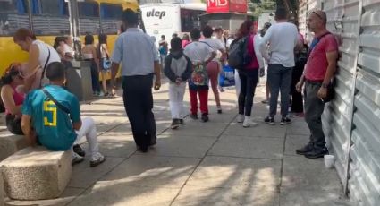 Simpatizantes del panista Mauricio Tabe agredieron a reportera de Latinus que documentó la llegada de autobuses a la Marea Rosa