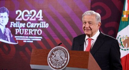 AMLO exhibe a asistentes a la Marea Rosa en la conferencia matutina y acusa a Coparmex de financiar "guerra sucia" contra él y Sheinbaum