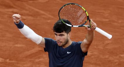 Carlos Alcaraz sufre ante un rival desconocido pero avanza a tercera ronda en Roland Garros