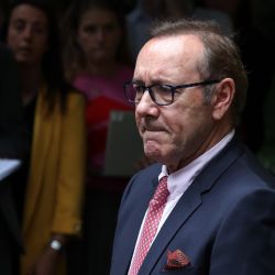 Kevin Spacey niega cuatro nuevas acusaciones de comportamiento sexual inapropiado con hombres, consignadas en un documental