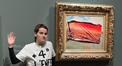 Ambientalista pega cartel de protesta sobre un cuadro de Monet en el Museo de Orsay en París