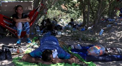 Temperaturas cercanas a los 40 grados azotan a los migrantes que acampan en el río Bravo en espera de cruzar a Estados Unidos