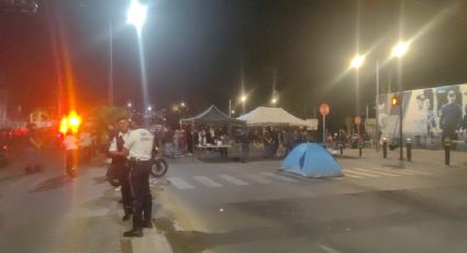 Policías de Michoacán cumplen 12 horas de protestas en Morelia por recortes a bonos laborales