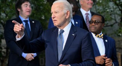 Entre mofas contra Trump y apoyo de artistas, Biden recauda más de 28 millones de dólares en un acto en Los Ángeles junto a Obama