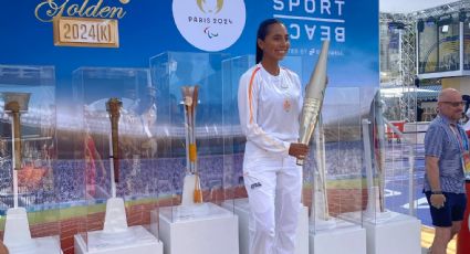 La mexicana Diana Flores participa en el relevo de la antorcha olímpica de París 2024 en Cannes