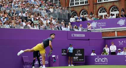 ¡Calienta para Wimbledon! Carlos Alcaraz avanza en Queen's y suma 13 victorias al hilo sobre hierba