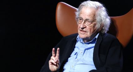 El intelectual Noam Chomsky es dado de alta de hospital en Brasil y continuará tratamiento médico en casa