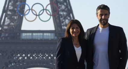 La alcaldesa de París mantiene su promesa de nadar en el río Sena antes de los Juegos Olímpicos para probar la calidad del agua