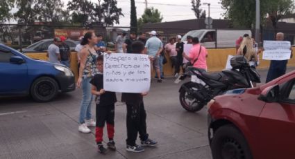 Manifestantes bloquean Circuito Interior cerca de la Terminal 1 del AICM