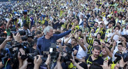 José Mourinho recibe una apoteósica bienvenida como nuevo DT del Fenerbahce de Turquía