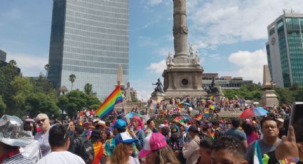 Marcha del Orgullo LGBT+ parte desde el Ángel hacia el Zócalo entre banderas arcoíris y la exigencia del cese de los crímenes de odio