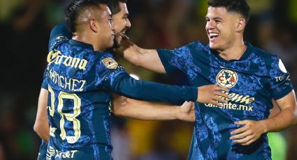 Árbitro del Juárez-América causa polémica por abrazar a Henry Martín tras validar su gol