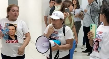 Madres buscadoras irrumpen en las instalaciones de la fiscalía de Quintana Roo; piden avances en la investigación del feminicidio de una niña de 12 años