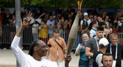 El rapero estadounidense Snoop Dogg fue uno de los últimos portadores de la antorcha olímpica antes de la inauguración de París 2024