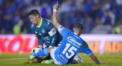 Cruz Azul hace la 'hombrada' y vence a Mazatlán agónicamente con 10 jugadores